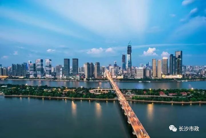 以城市，見(jiàn)未來(lái)；與城市，共成長(cháng)